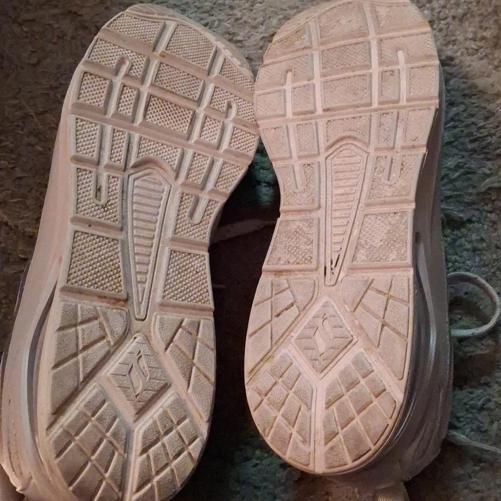 Skechers Air Cooled Memory Foam Sparkly Sneakers EUC - Picture 7 of 7